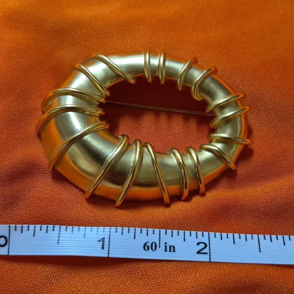 Gold Tone Circular Shape Retro Style Broach Pin
